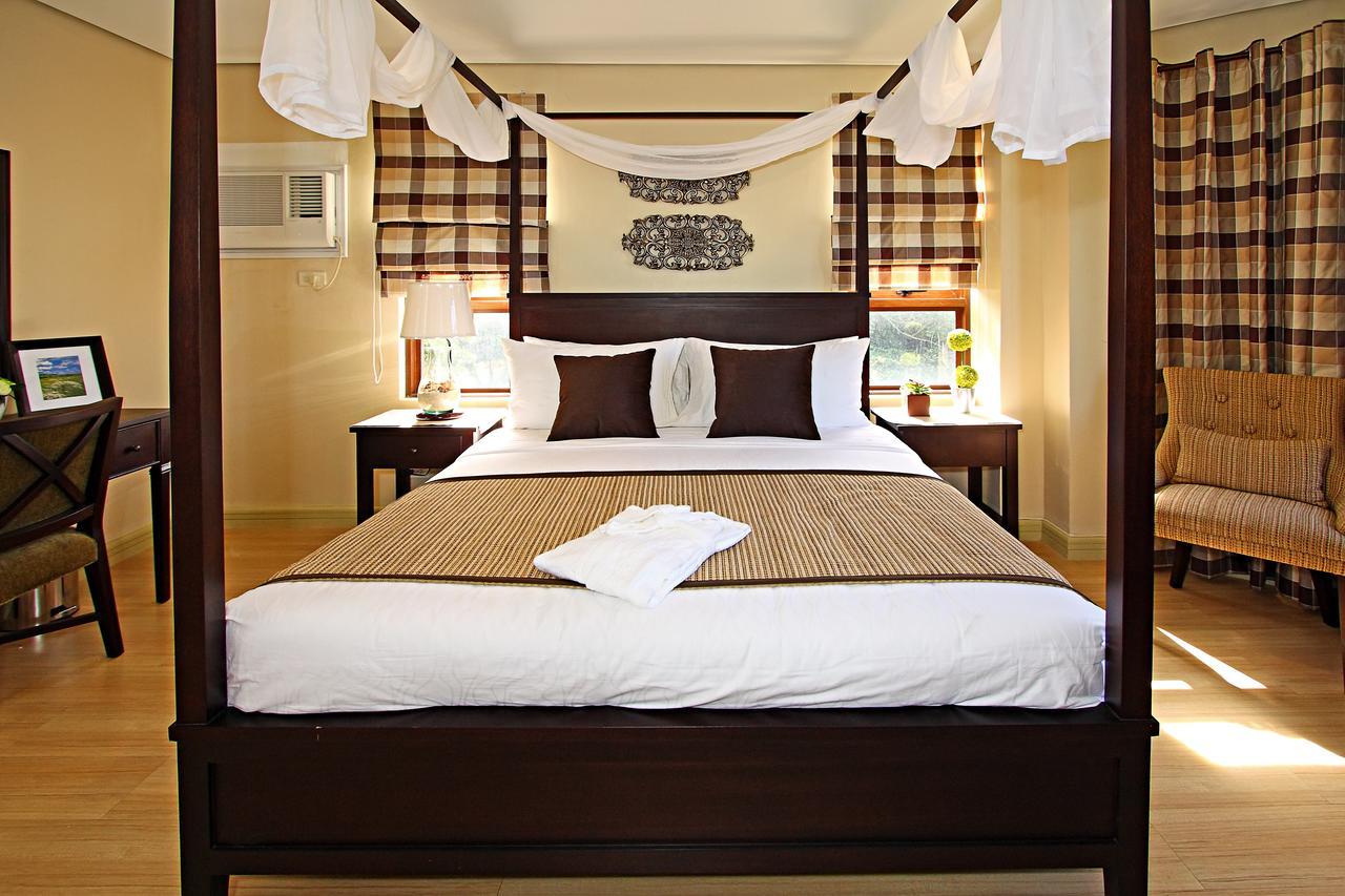 Crosswinds Resort Suites Tagaytay City Exterior foto