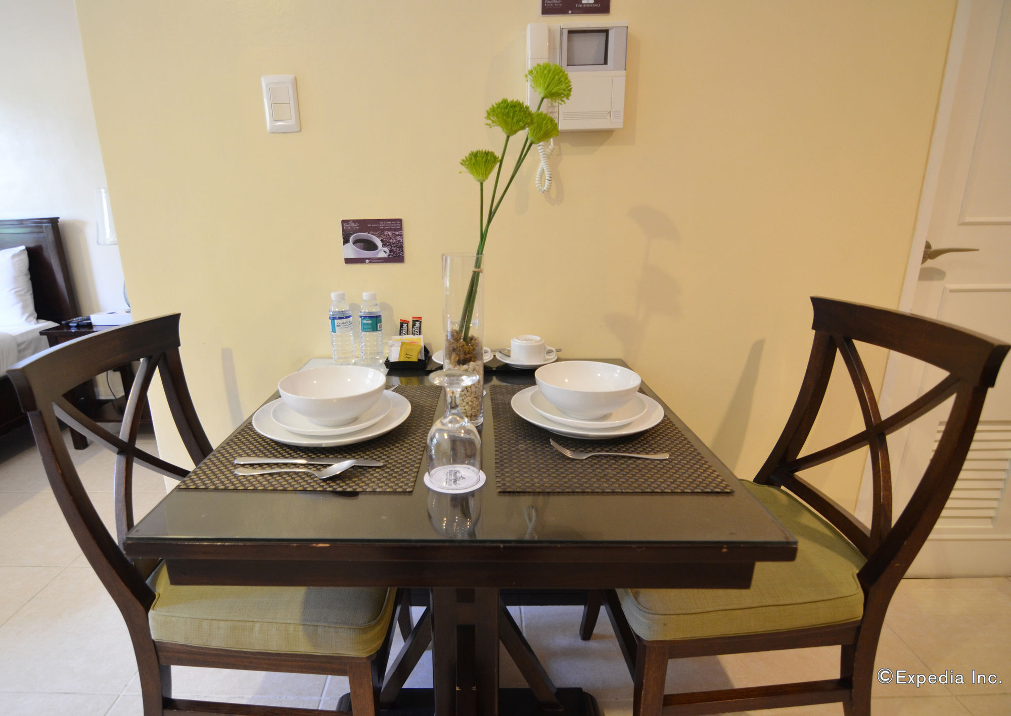Crosswinds Resort Suites Tagaytay City Exterior foto